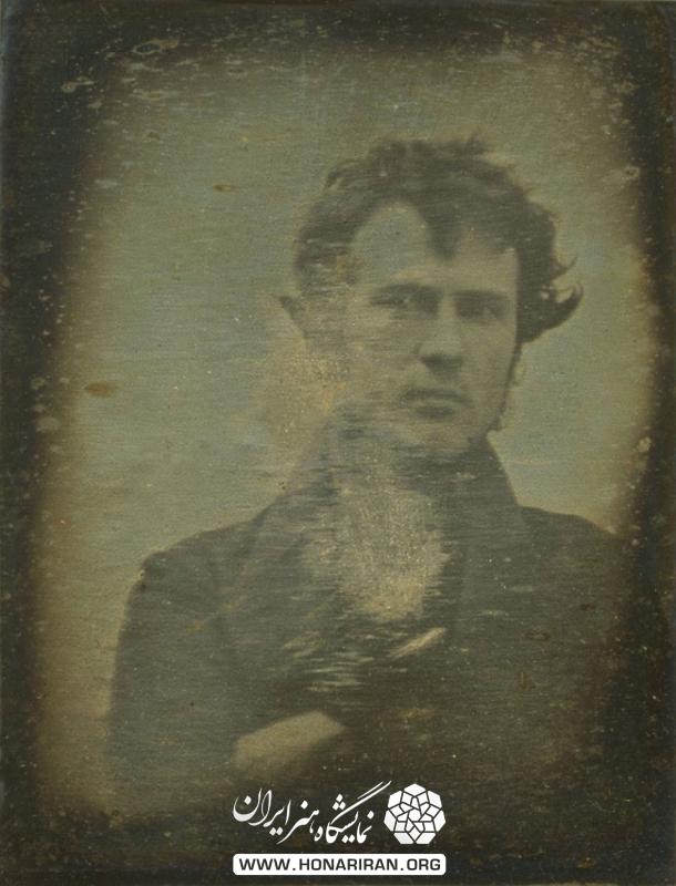 اولین عکس پرتره سلفی تاریخ که توسط رابرت کارنلیس در سال 1839 ثبت شد