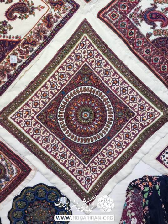 رومیزی پته دوزی مربع طرح ترنج دور بادام