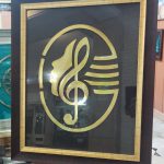 تابلو برنجی سُل موسیقی زمینه چرم