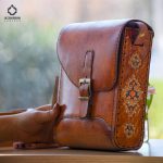 کیف چرم عسلی طرحدار مدل ارغوان