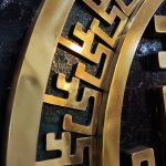 ساعت فلزی برنجی زمینه چرم طرح علی (ع)