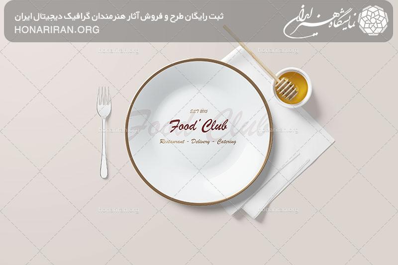 موکاپ ظرف چینی سفید دور طلایی به همراه چنگال و ظرف عسل