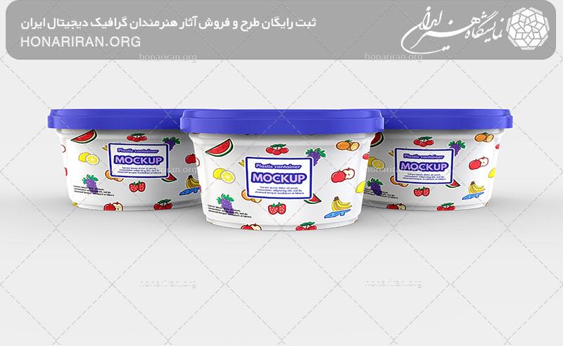 موکاپ سه ظرف پلاستیکی در کنار یکدیگر با درب بنفش و طرح میوه های کوچک