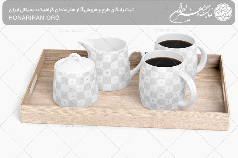 موکاپ دو ماگ در کنار قوری و قندان در سینی چوبی