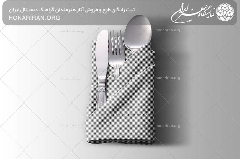 موکاپ کارد و چنگال و قاشق در دستمال تزئین شده