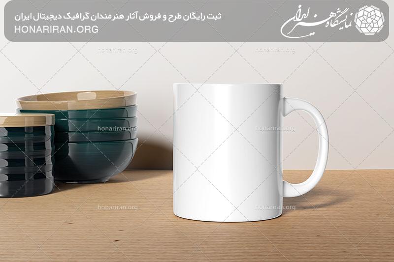 موکاپ ماگ سفید در کنار کاسه های سفالی سبز