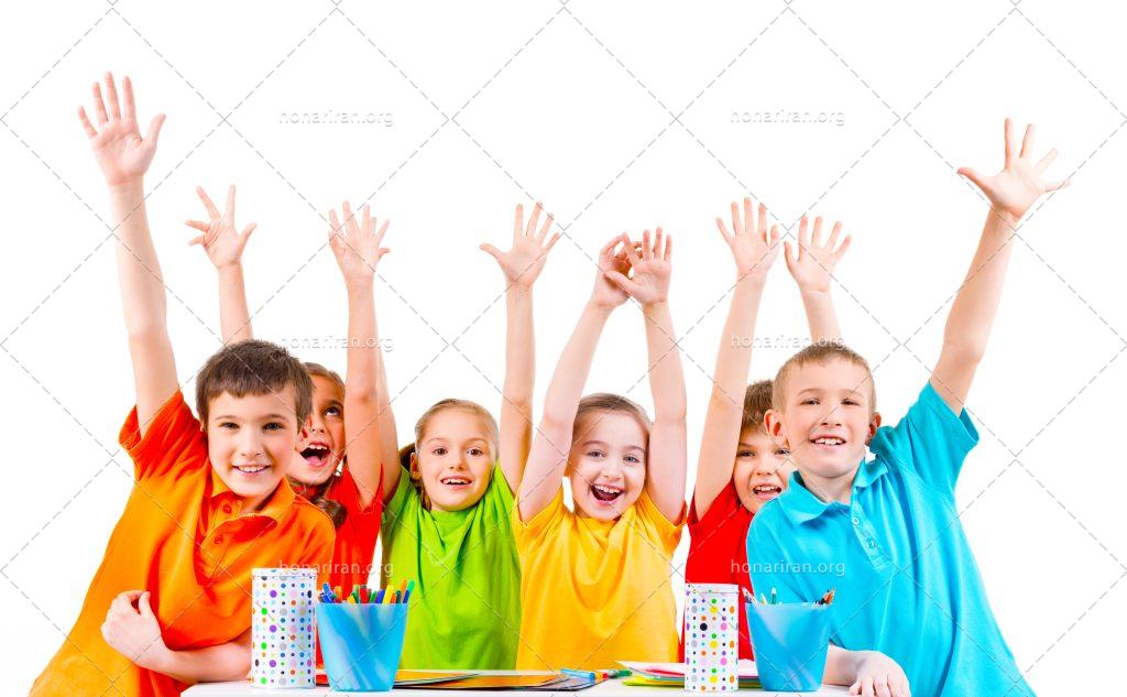 عکس با کیفیت کودکان با لباس های رنگارنگ