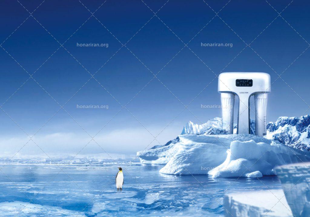 عکس با کیفیت پنگوئن ایستاده بر روی یخ