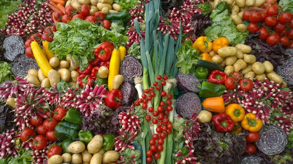 عکس با کیفیت گوجه ها و سیب زمینی ها و کلم بنفش