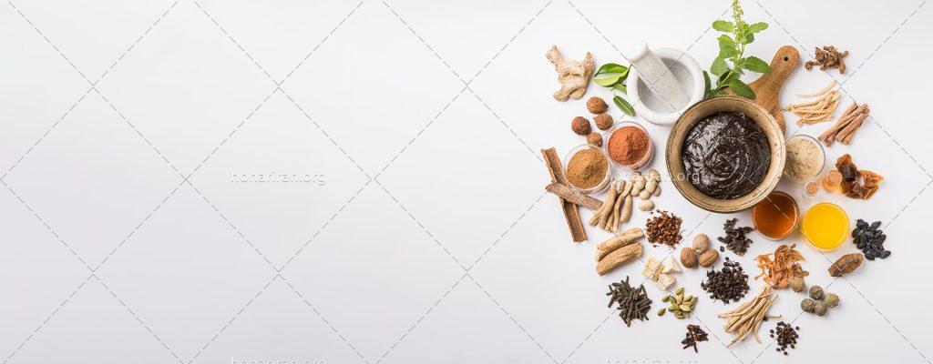 عکس با کیفیت داروهای گیاهی چیده شده در کنار یکدیگر