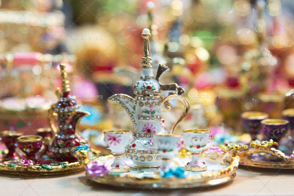عکس با کیفیت سینی چای به همراه قوری مینی