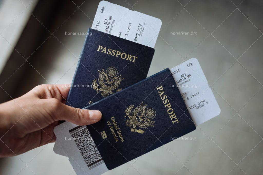 عکس با کیفیت تیکت ها به همراه دو پاسپورت
