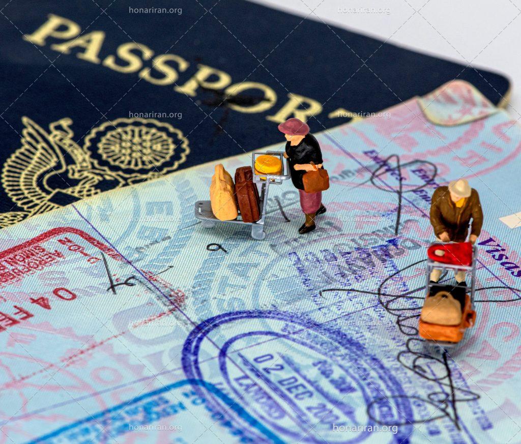 عکس با کیفیت فیگور های کوچک بر روی پاسپورت ها