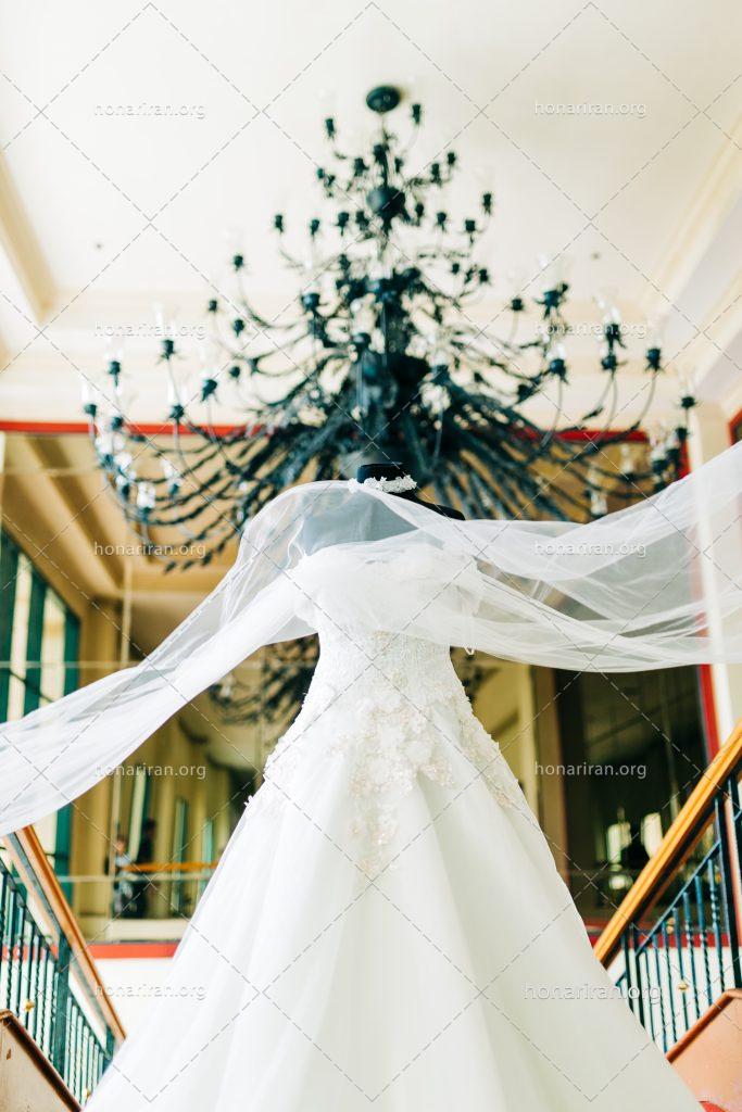 عکس با کیفیت تور و لباس عروس بر روی مانکن