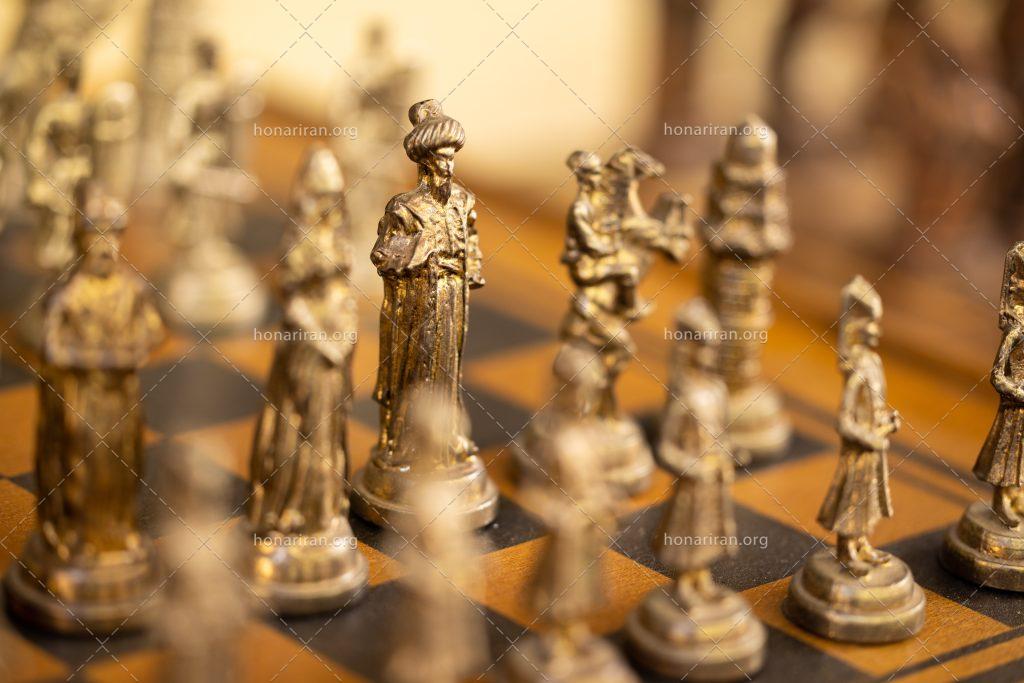 عکس با کیفیت مهره ها شطرنج با شکل نظامی