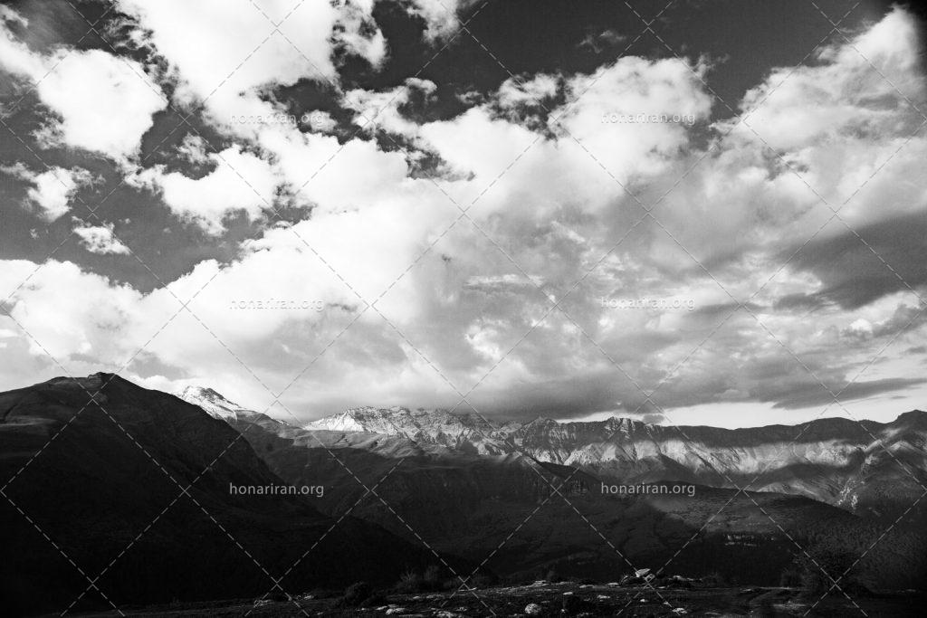 قطعه عکس کوهستان در ابر
