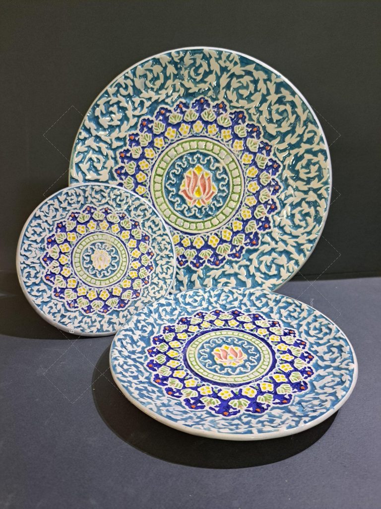 بشقاب‌ سرامیک برجسته با طرح شمسه