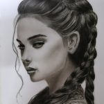 دختری با موهای بافته