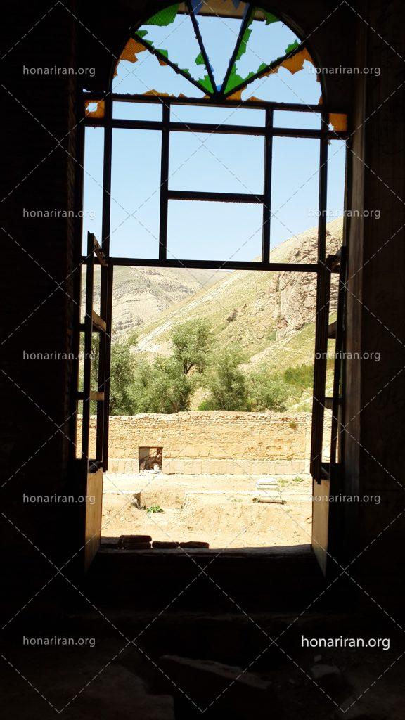 قطعه عکس پنجره قدیمی