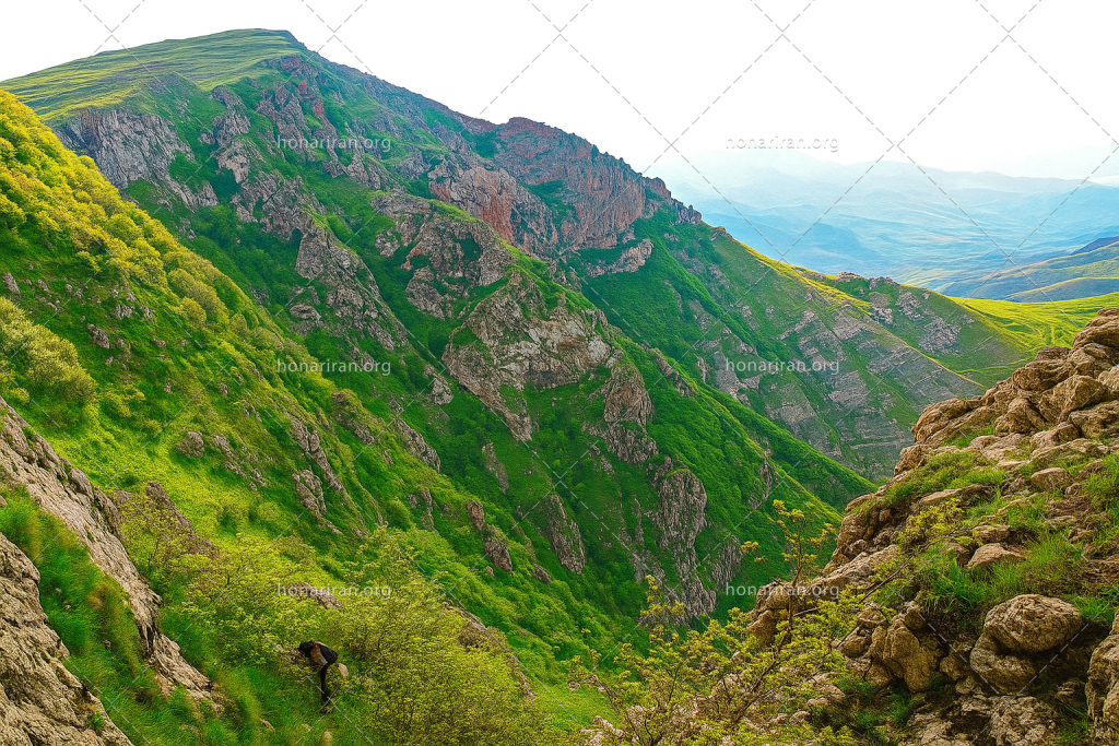 قطعه عکس نجوای کوه و سبزه زار