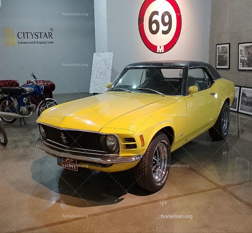 قطعه عکس، خودرو زرد کلاسیک