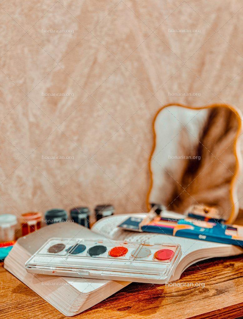 قطعه عکس هنری، کتاب و رنگ