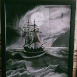 تابلو نقاشی سیاه قلم ماه و کشتی و دریا