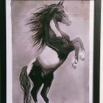 تابلو سیاه قلم اسب ایستاده