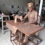 مجسمه مرد خیاط