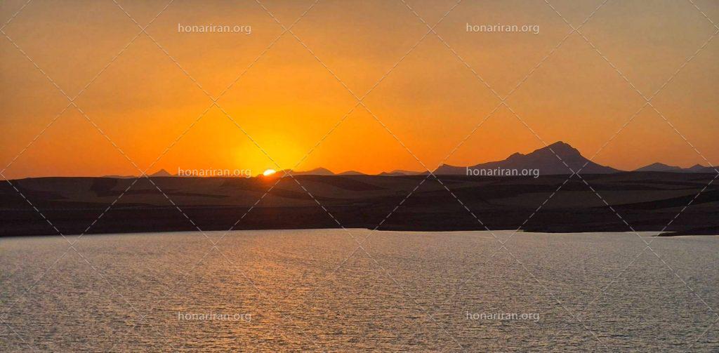 قطعه عکس خورشید و آب