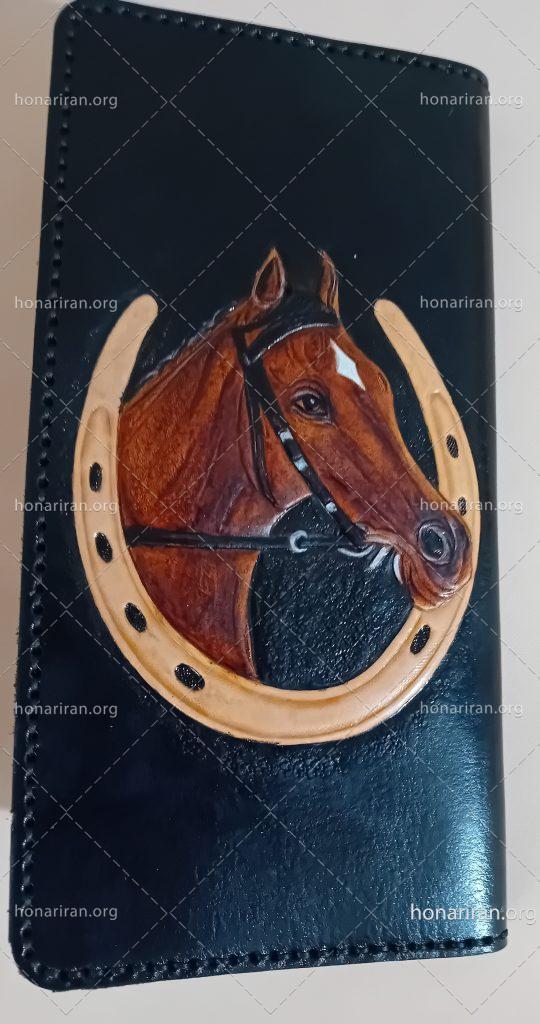 اسب‌حکاکی‌شده‌روی‌کیف‌کتی