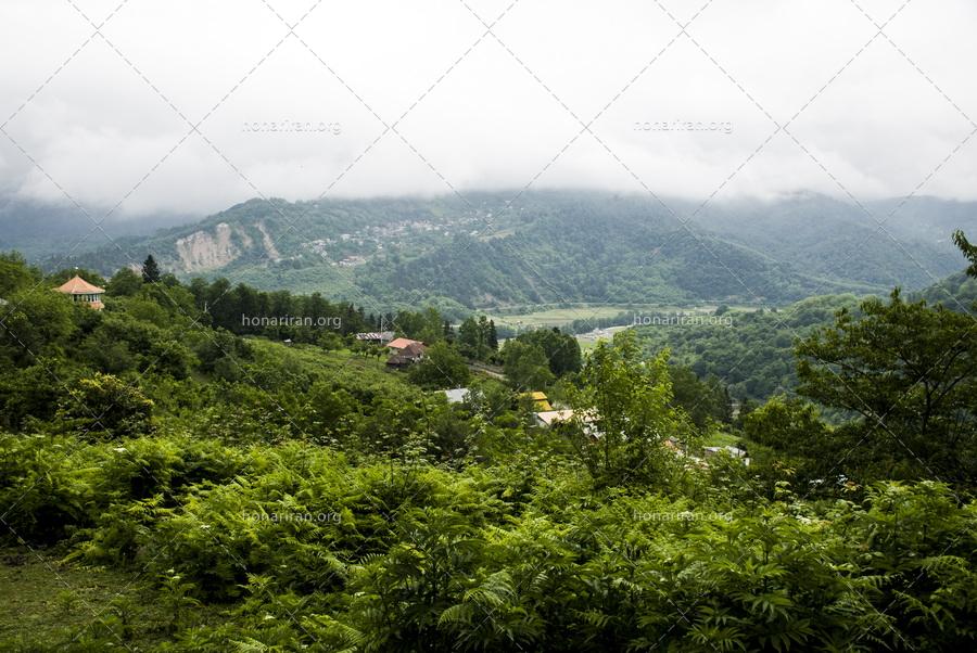 قطعه عکس چشم اندازی زیبا در طبیعت شمال