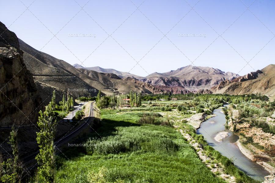 قطعه عکس چشم انداز زیبا از راه آهن زرین دشت دماوند