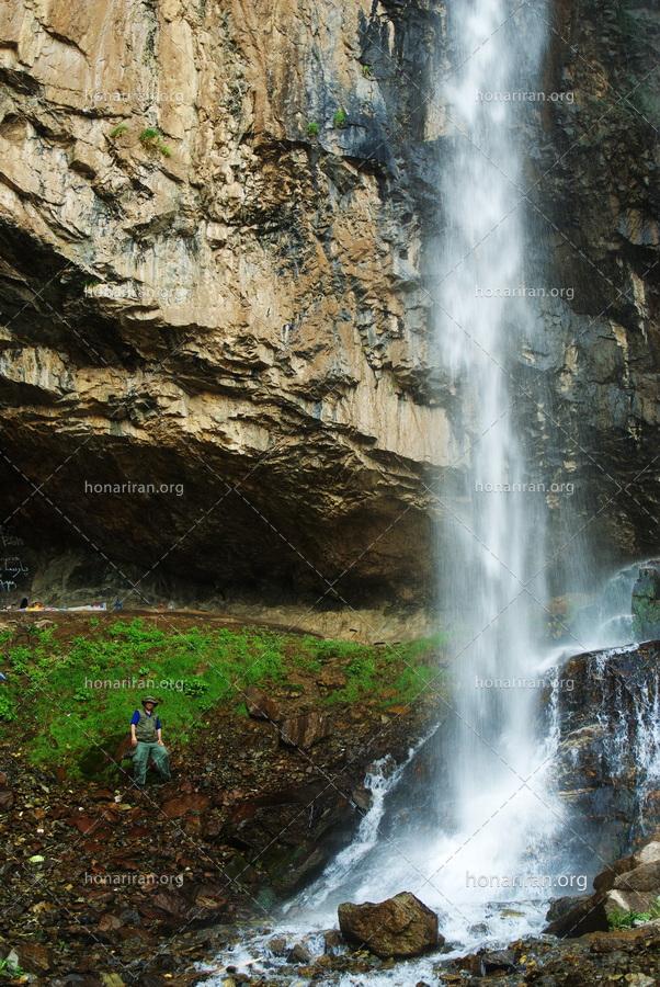 قطعه عکس آبشار خور – مناظر و طبیعت زیبا