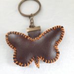 جاکلیدی چرم دستدوز طرح پروانه