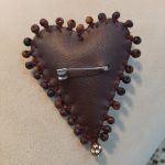 گل سینه چرم دستدوز خاص