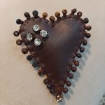 گل سینه چرم دستدوز خاص