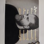 تابلو چهره هنرمند رضا صادقی ترکیب سیاه قلم و ورق طلا